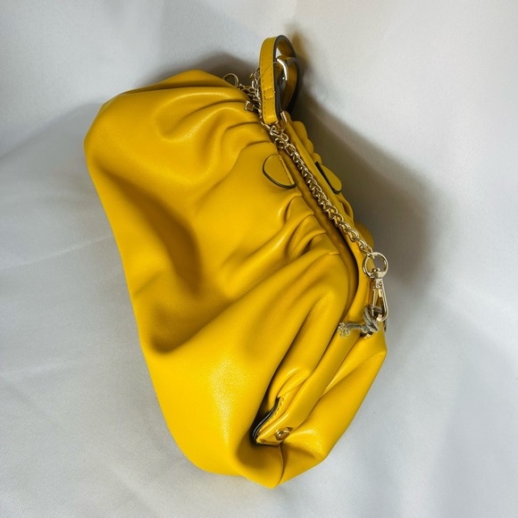 A NEW DAY GOLD PURSE WITH REMOVEABLE GOLD CHAIN STRAP-NEW - Picture 2 of 3